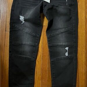 KanCan Women’s Black Distressed Skinny Jeans